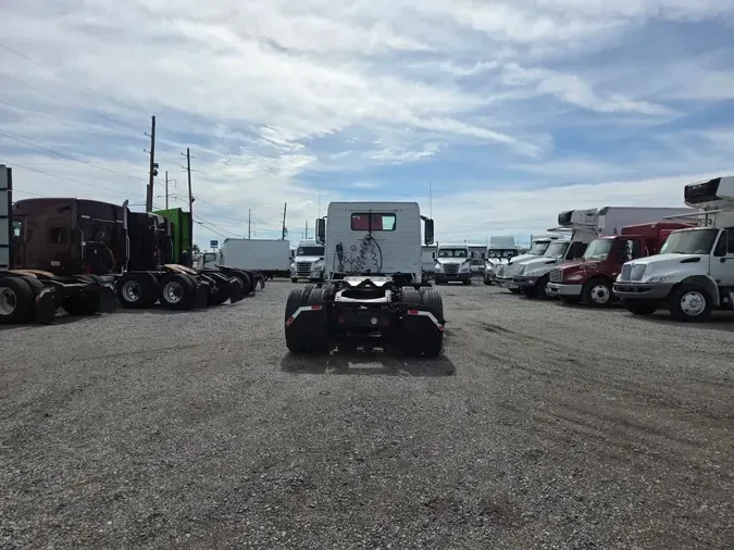 2019 VOLVO VNL64T-300