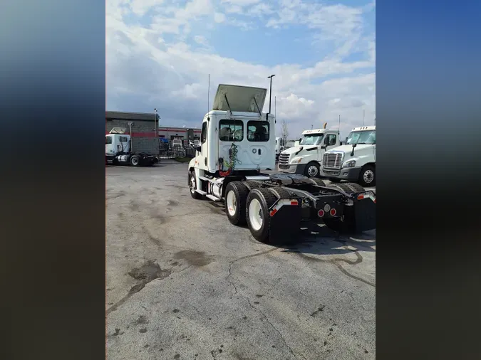 2019 FREIGHTLINER/MERCEDES CASCADIA 125