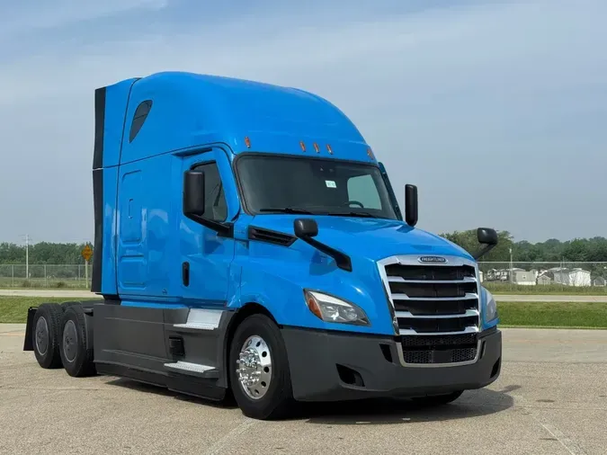 2022 FREIGHTLINER Cascadia 126