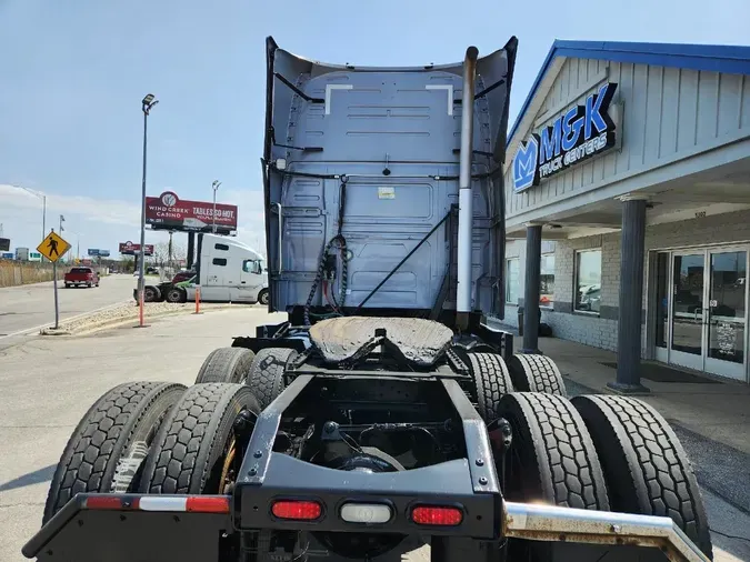 2019 VOLVO VNL64T760