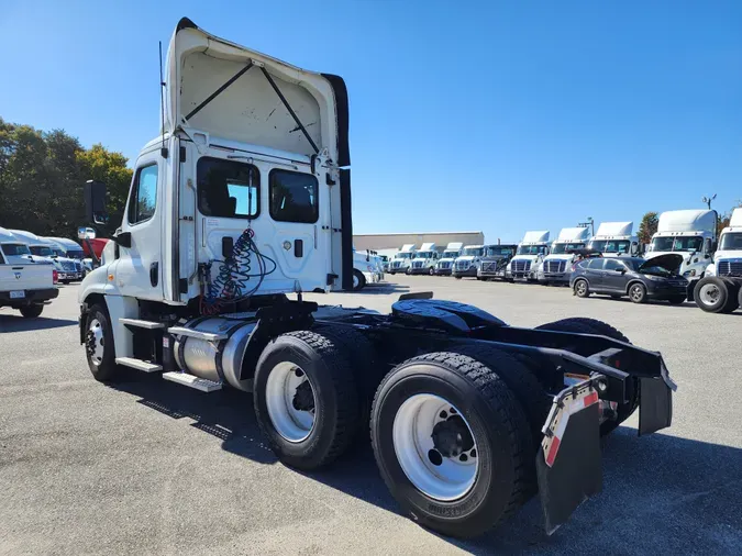 2017 FREIGHTLINER/MERCEDES CASCADIA 125