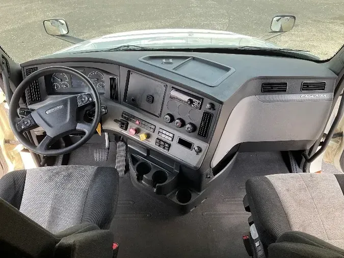 2018 Freightliner T12664ST