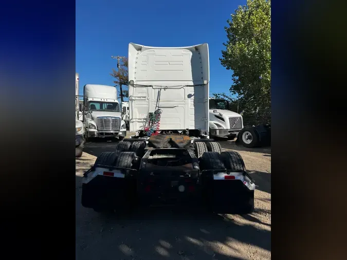 2020 VOLVO VNL64T-760