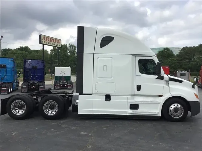 2021 FREIGHTLINER CA126