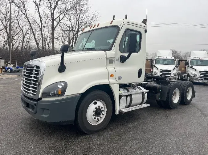 2017 Freightliner X12564ST