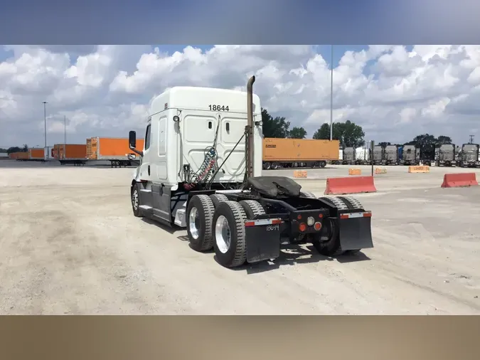 2020 Freightliner Cascadia 126