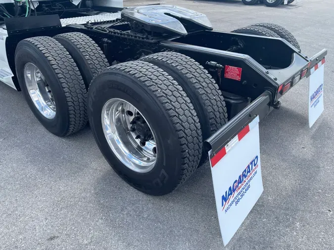 2023 VOLVO VNL64T860
