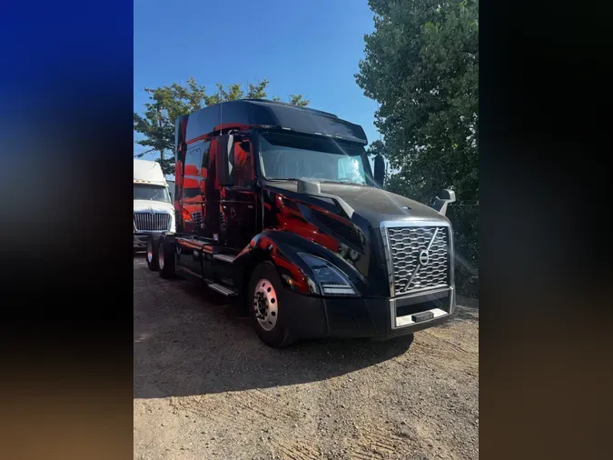 2020 VOLVO VNL64T-740