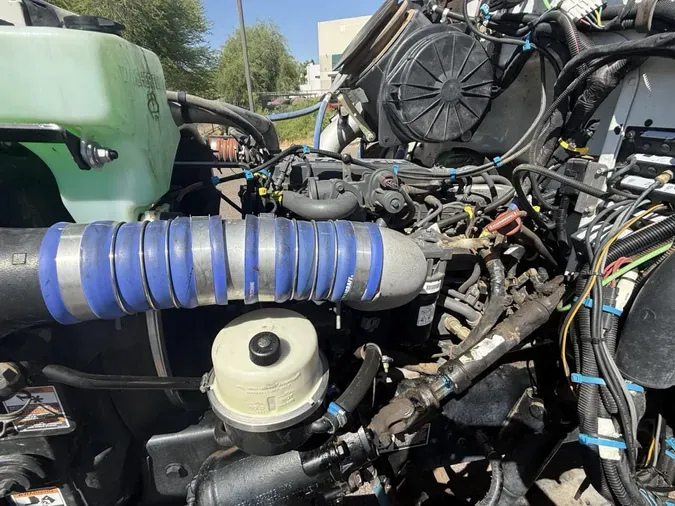 2019 Peterbilt 330