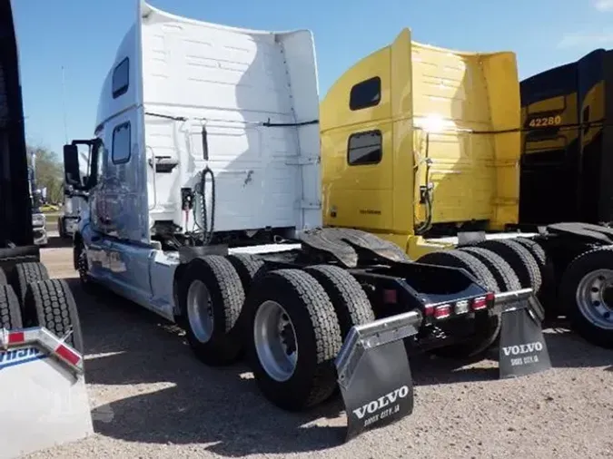 2022 VOLVO VNL64T860