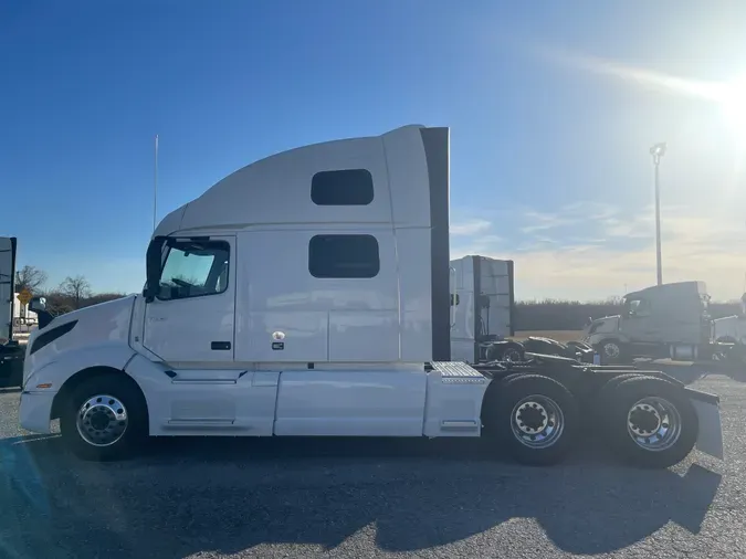 2022 VOLVO VNL64T860