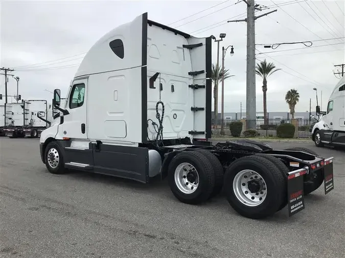 2021 FREIGHTLINER CA126