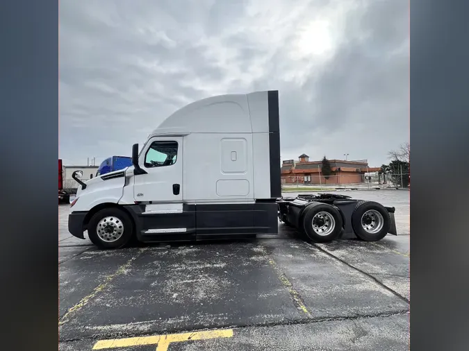 2020 Freightliner Cascadia 126