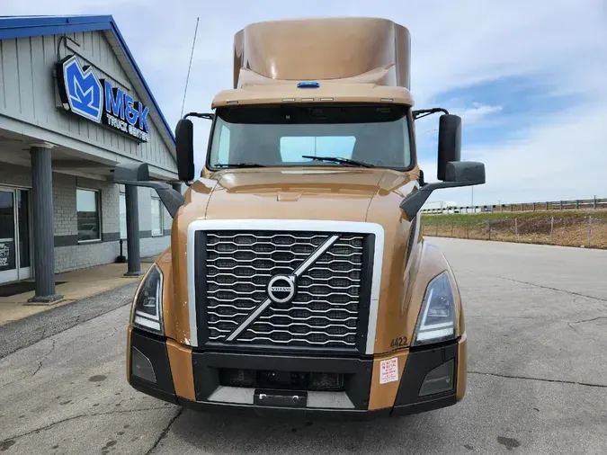 2022 VOLVO VNL64T300