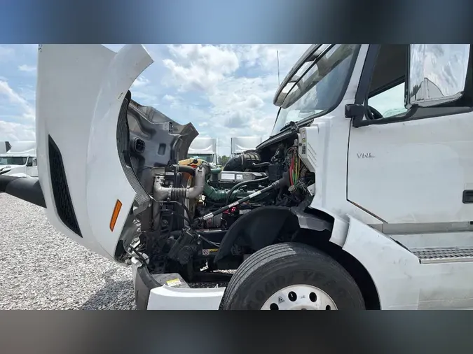 2020 Volvo VNL300
