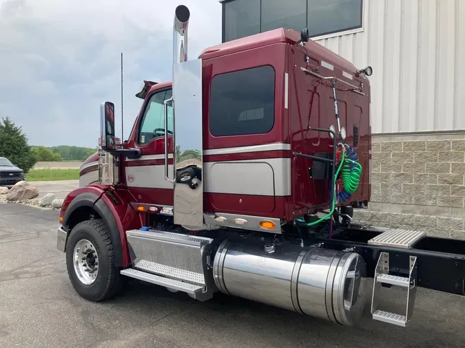 2026 International HX620 Sleeper