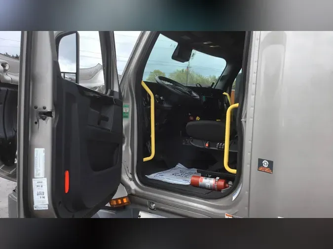 2023 Freightliner Cascadia 126