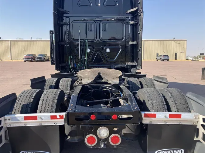 2022 Freightliner New Cascadia