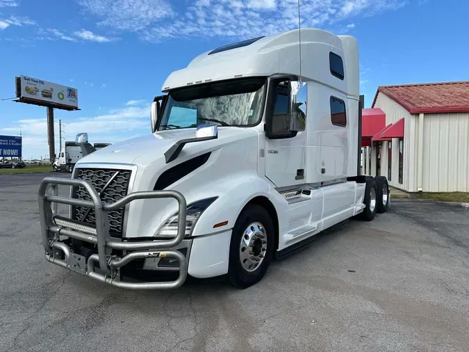 2020 VOLVO VNL64T860