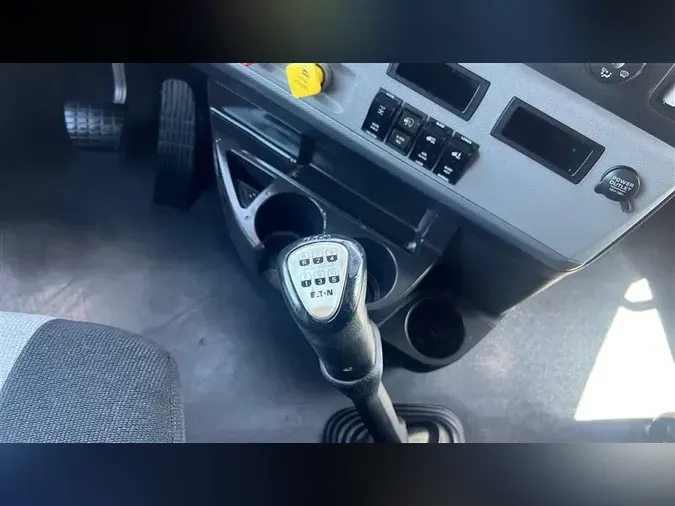 2021 FREIGHTLINER CA126