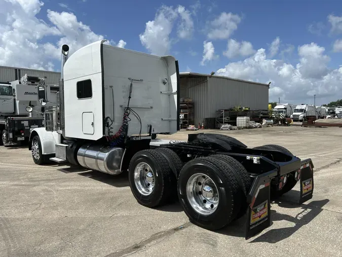 2022 Peterbilt 389