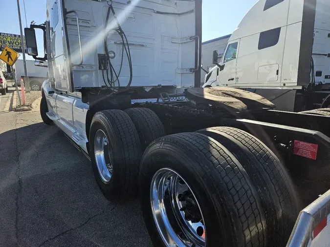 2024 VOLVO VNL64T760