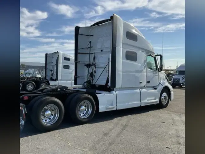 2023 VOLVO VNL64T760