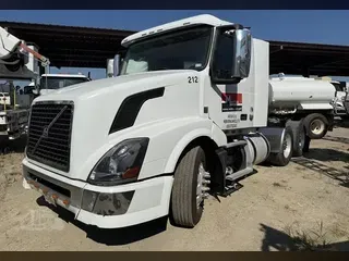 2013 VOLVO VNL64T300