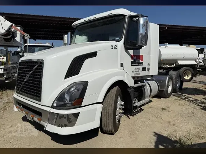 2013 VOLVO VNL64T300804c77addc0795776cb8d49a0cc0945e