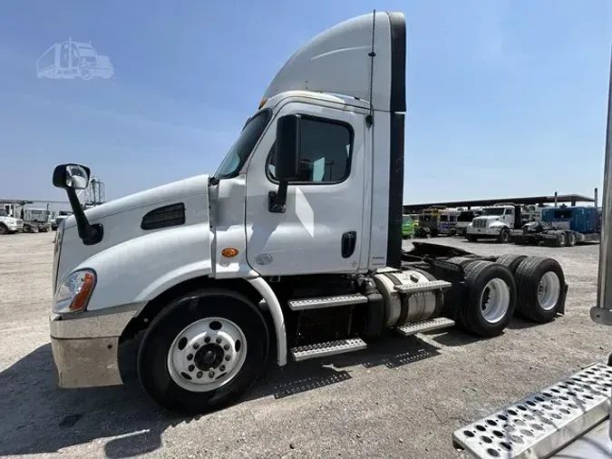 2015 FREIGHTLINER CASCADIA 113