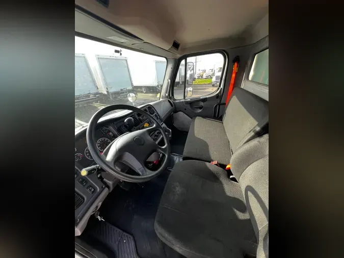 2020 FREIGHTLINER/MERCEDES M2 106