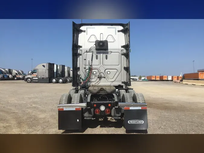 2022 Freightliner Cascadia 126