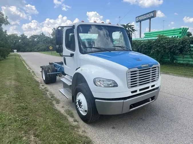 2015 Freightliner M2 106