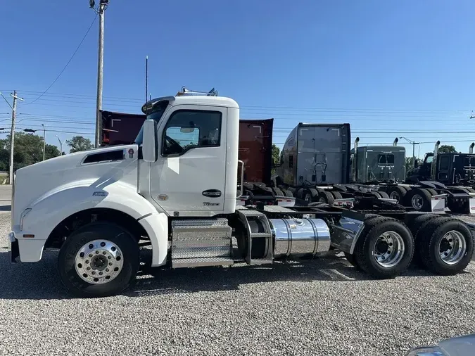 2025 Kenworth T880