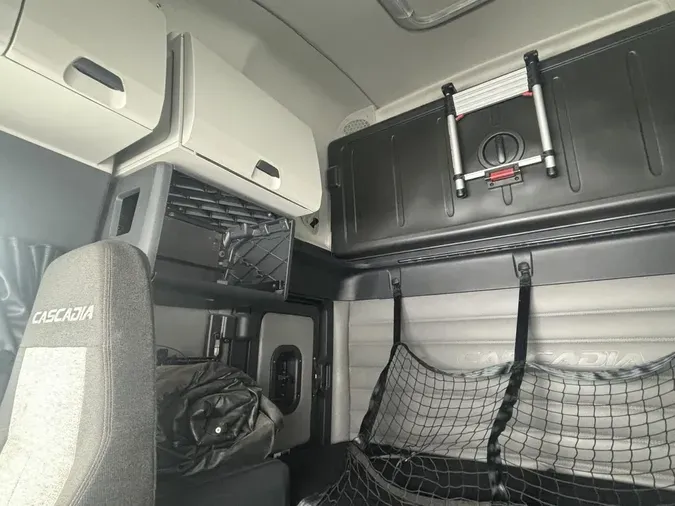 2022 Freightliner Cascadia 126