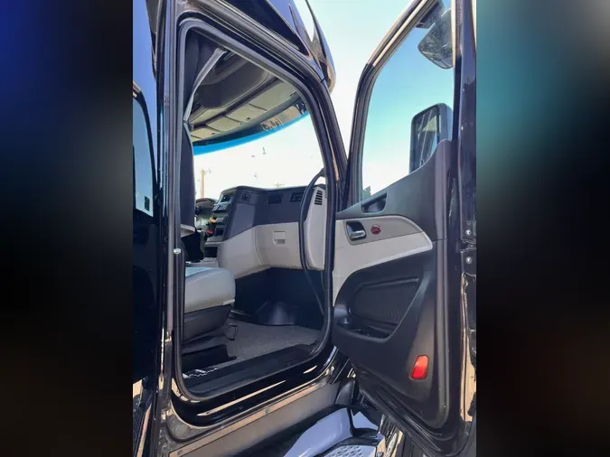 2023 Peterbilt 579