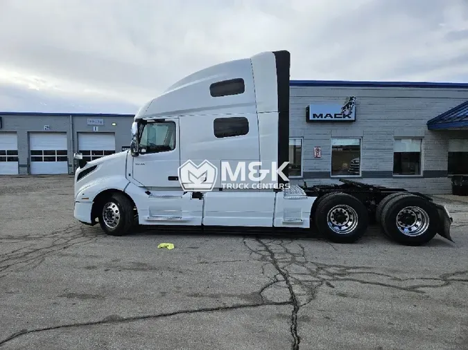 2022 VOLVO VNL64T760