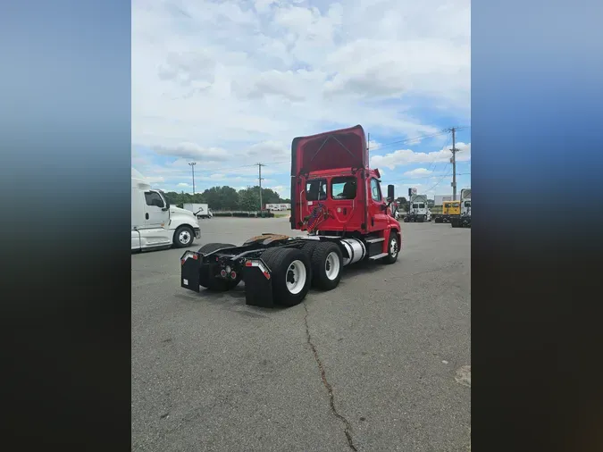 2018 FREIGHTLINER/MERCEDES CASCADIA 125