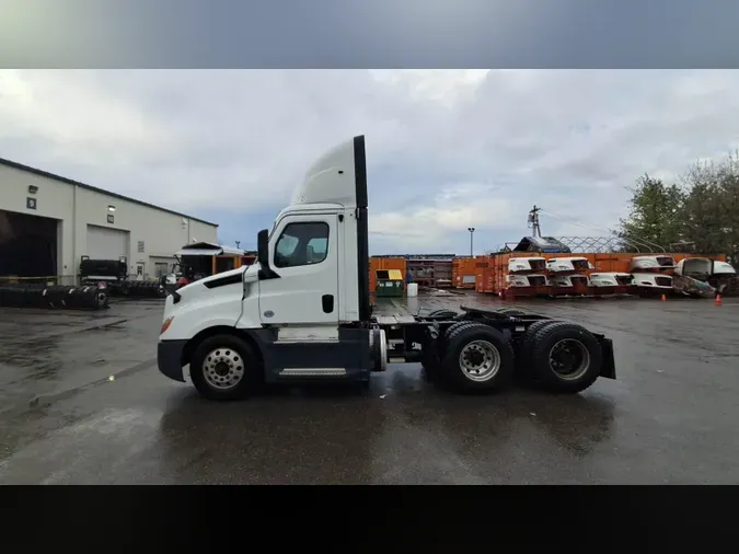 2019 Freightliner Cascadia 126
