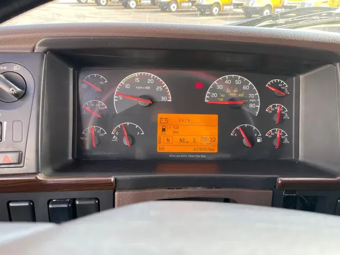 2017 Volvo VNL670