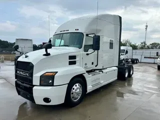 2022 MACK AN64T70