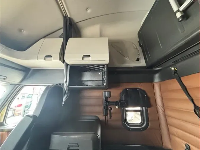 2023 Freightliner Cascadia 126