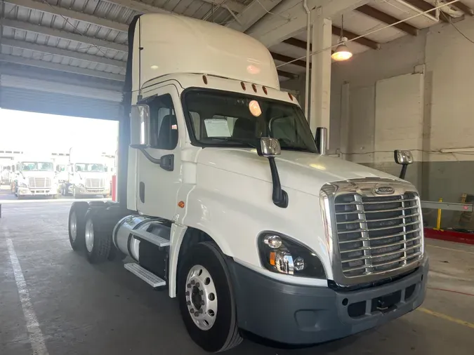 2018 FREIGHTLINER/MERCEDES CASCADIA 125