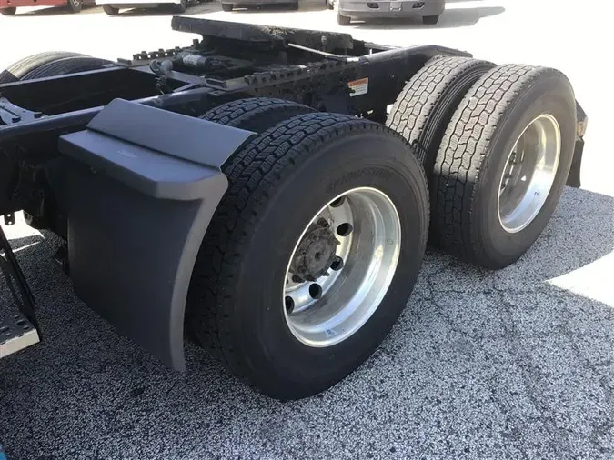 2020 FREIGHTLINER CA126