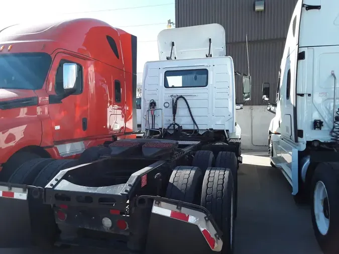2019 VOLVO VNL64T-300