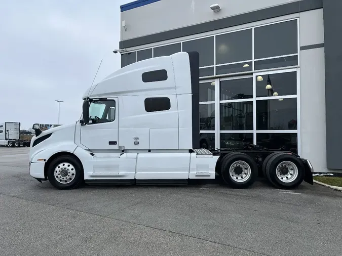 2020 VOLVO VNL64T760