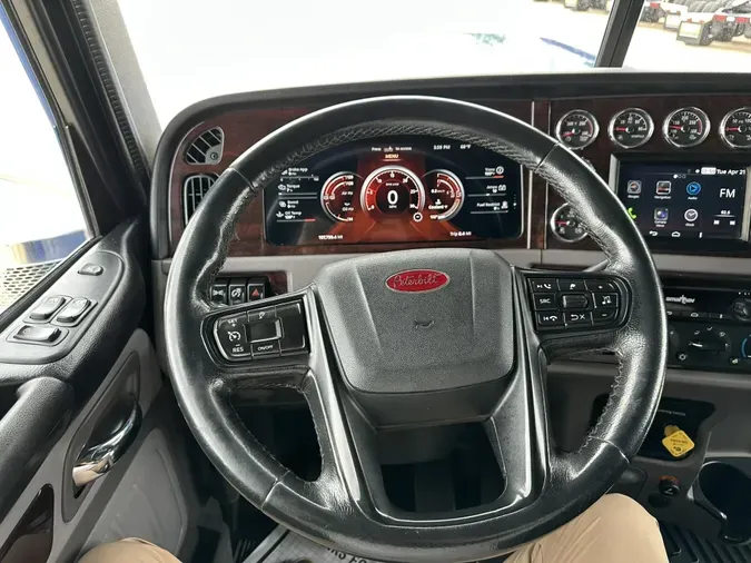 2023 Peterbilt 389