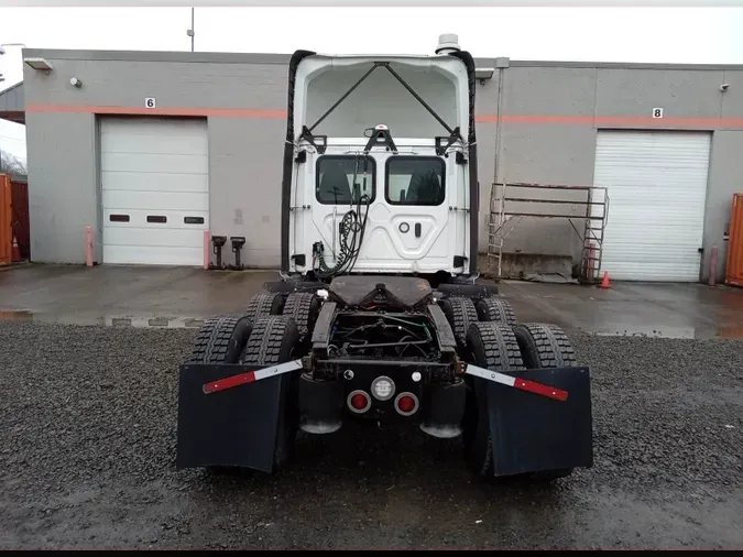 2019 Freightliner Cascadia 126