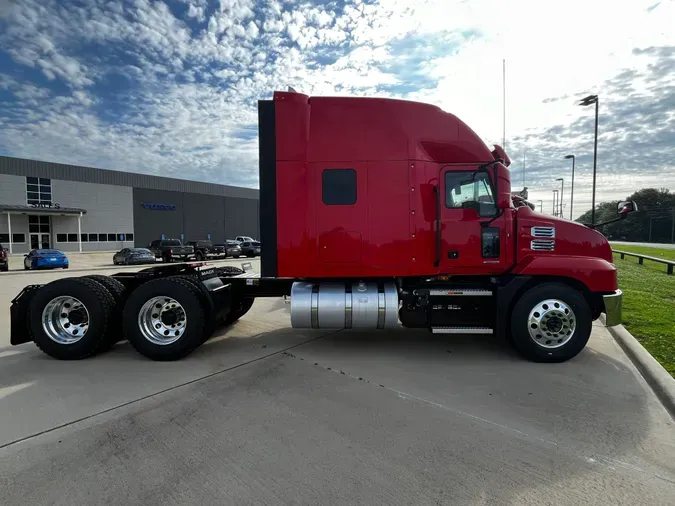 2025 MACK AN64T70