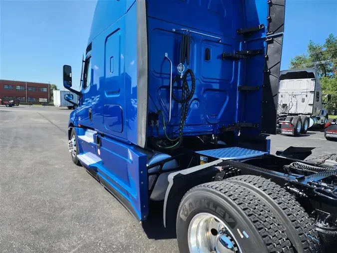 2022 FREIGHTLINER CASCADIA808470c9e01591412592f083a2f02052